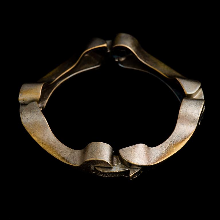 BJÖRN WECKSTRÖM, A BRACELET Mauser, fire bronze, Lapponia.