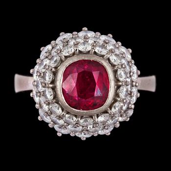 1129. A ruby and brilliant cut diamond ring.
