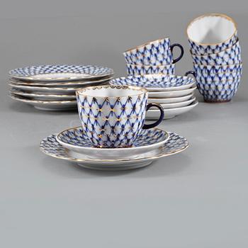 KAFFESERVIS, 12 delar, porslin, "Cobalt Net" Lomonosov, Ryssland, 1900-talets andra hälft.