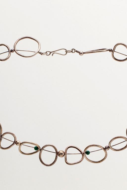 3 silvercollier, malakitkulor, pärlemor och rött stenämne, virad halsring Georg Jensen.