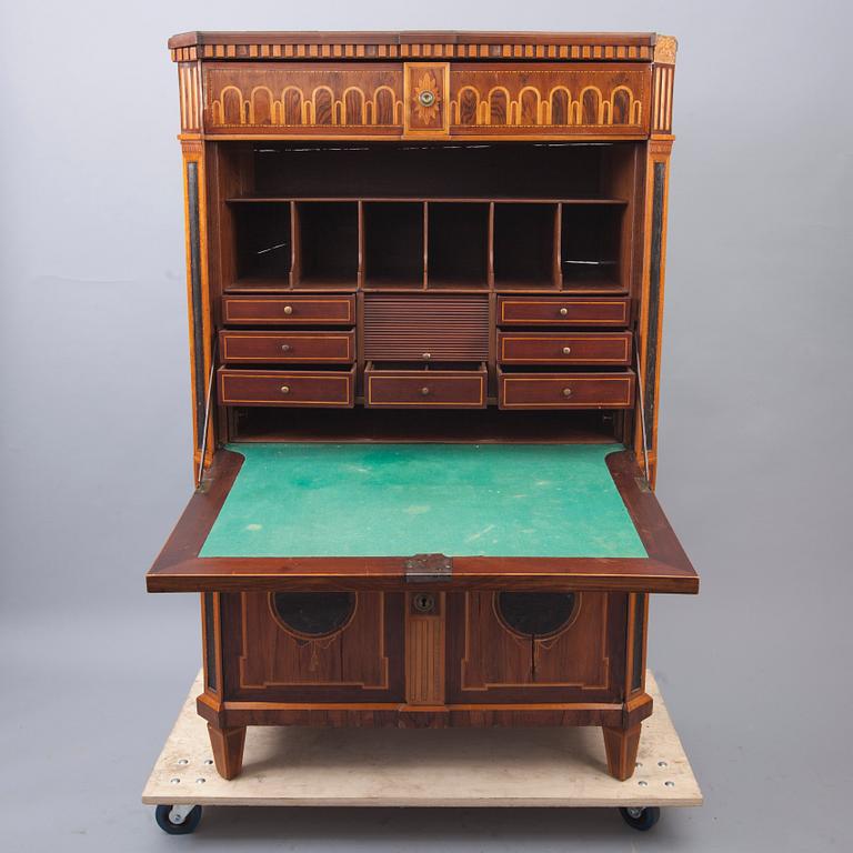 CHIFFONIER / SECRETAIRE À ABATTANT, Louis XVI, Holland 1780-1800.