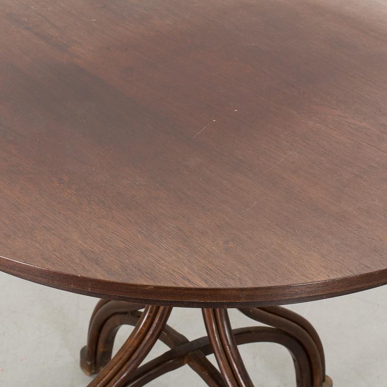 A THONET STYLE BENTWOOD TABLE FROM THE 20TH CENTURY.