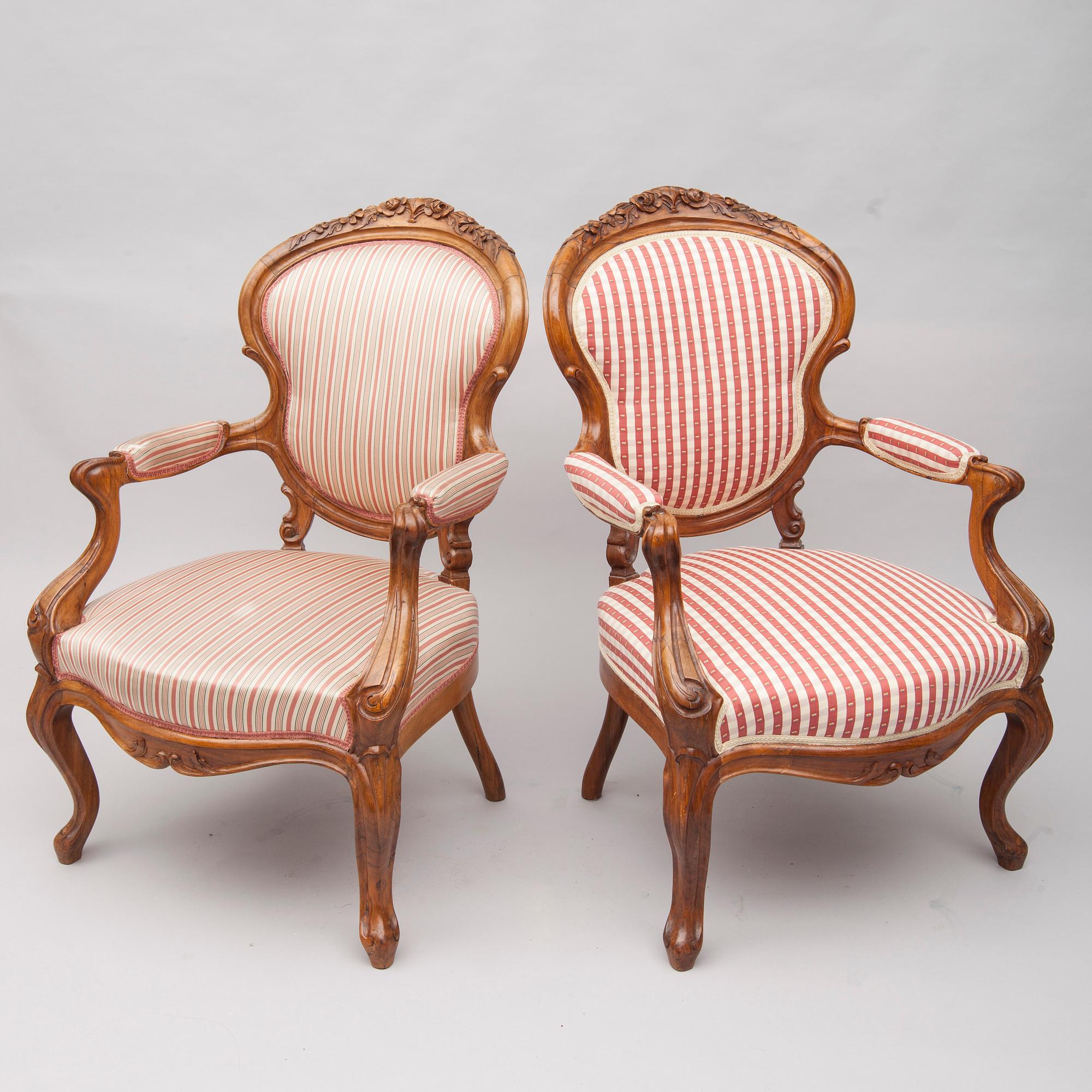 FÅTÖLJER, ett par, rokokostil, 1800-talets slut.