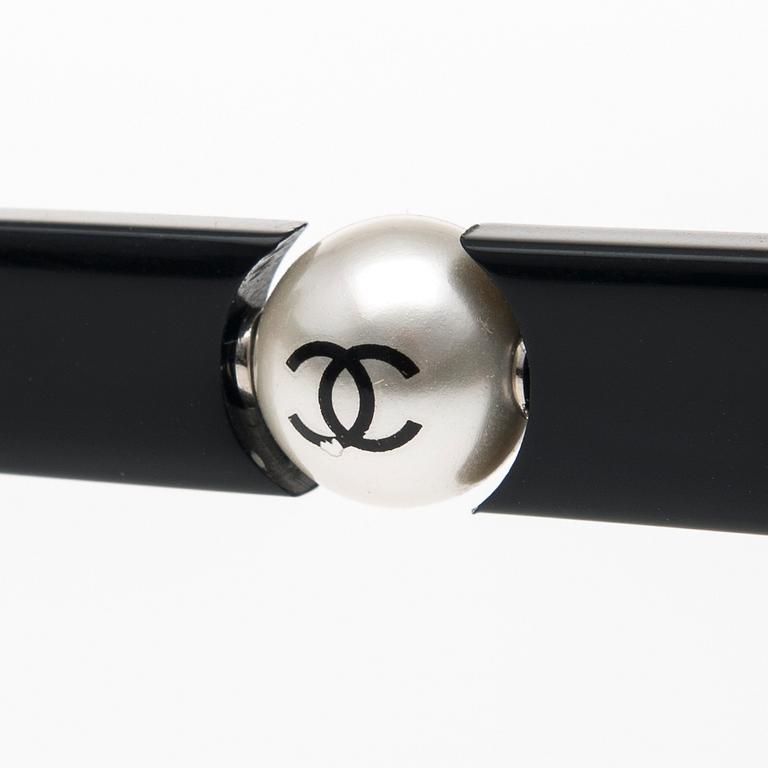 SOLGLASÖGON, Chanel.