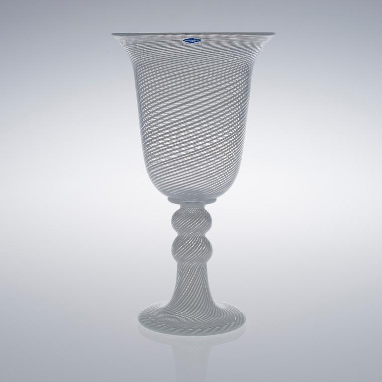 HEIKKI ORVOLA, A VASE. Signed Heikki Orvola, Nuutajärvi Notsjö. Early 1980s.