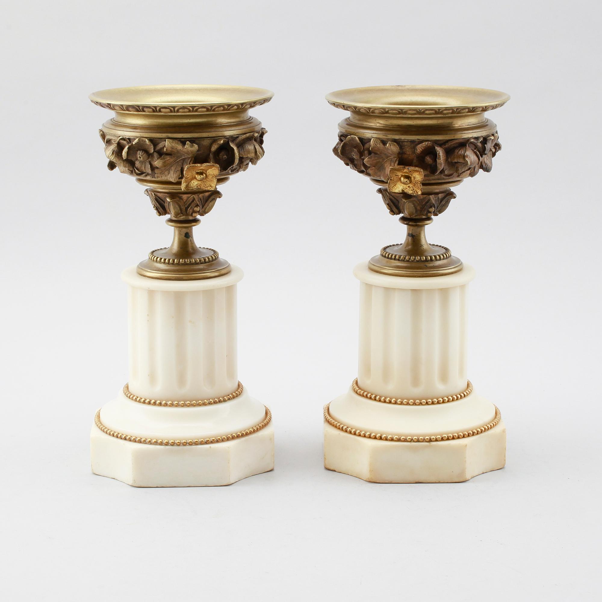 TAZZOR, 1 par, brons och marmor, sekelskiftet 1900.