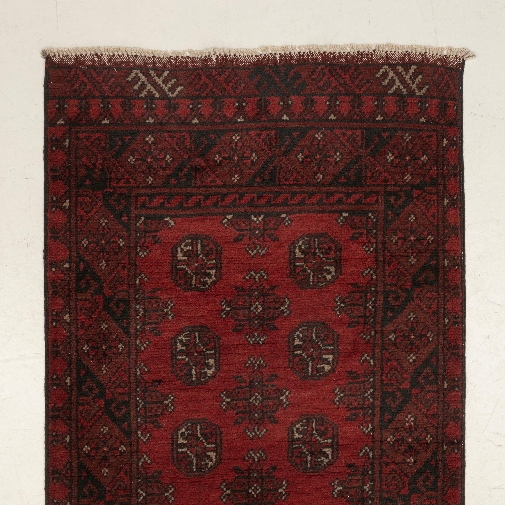 An oriental / Afghan runner, approx. 478 x 81 cm.