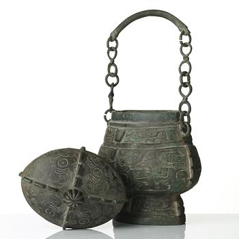 An archaistic bronze vessel with cover, presumably Ming dynasty (1368-1644).