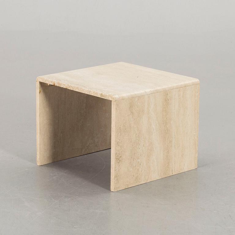 A TRAVERTINE SIDE TABLE.