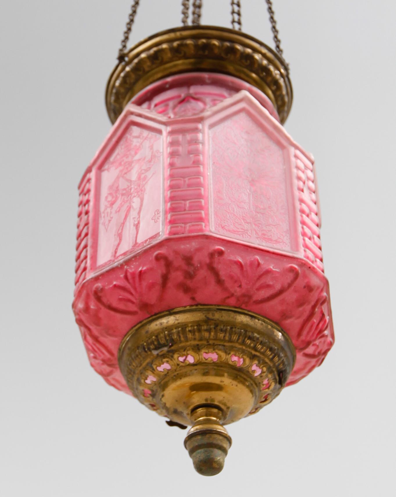 TAKAMPEL, mässing och glas, 1800-talets andra hälft. Höjd ca 31 cm.