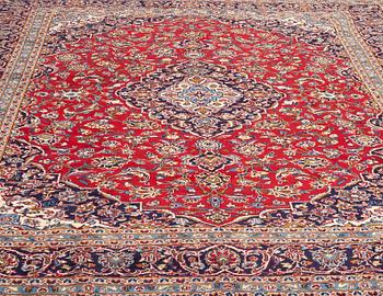 A carpet, Kashan, ca 386 x 286 cm.
