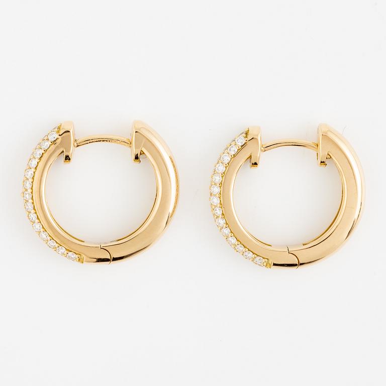 Hoop earrings, 18K gold with brilliant-cut diamonds.