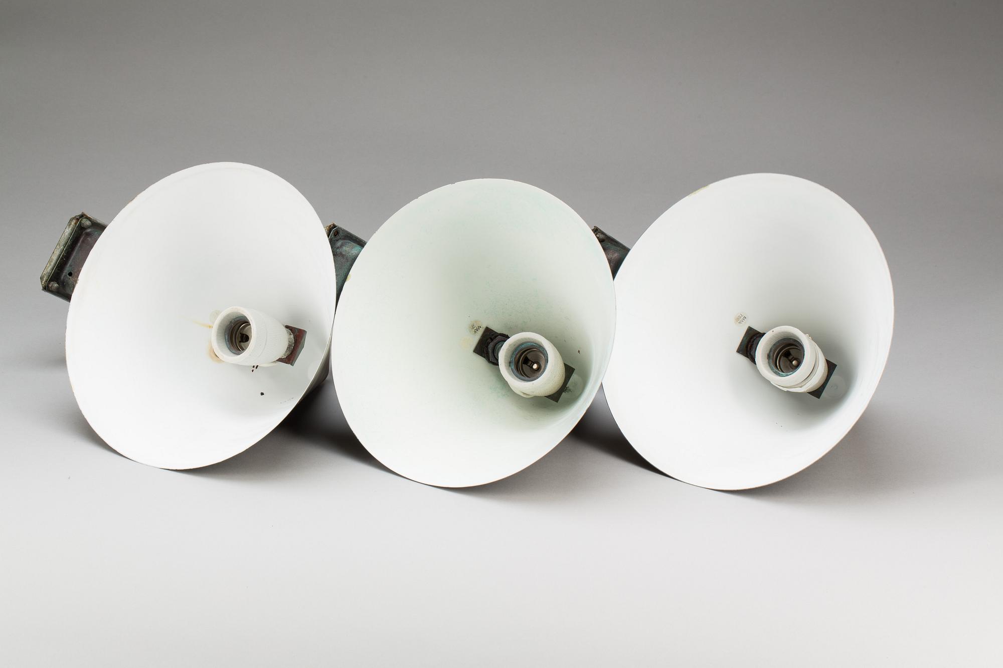 VÄGGLAMPOR, 3 st, "Tratten", Hans Agne Jakobsson, Markaryd, 1900-talets andra hälft.