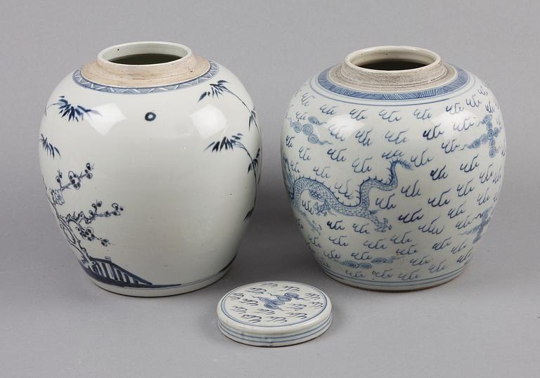 BOJANER, 2 st, porslin, Kina, 1900-tal.