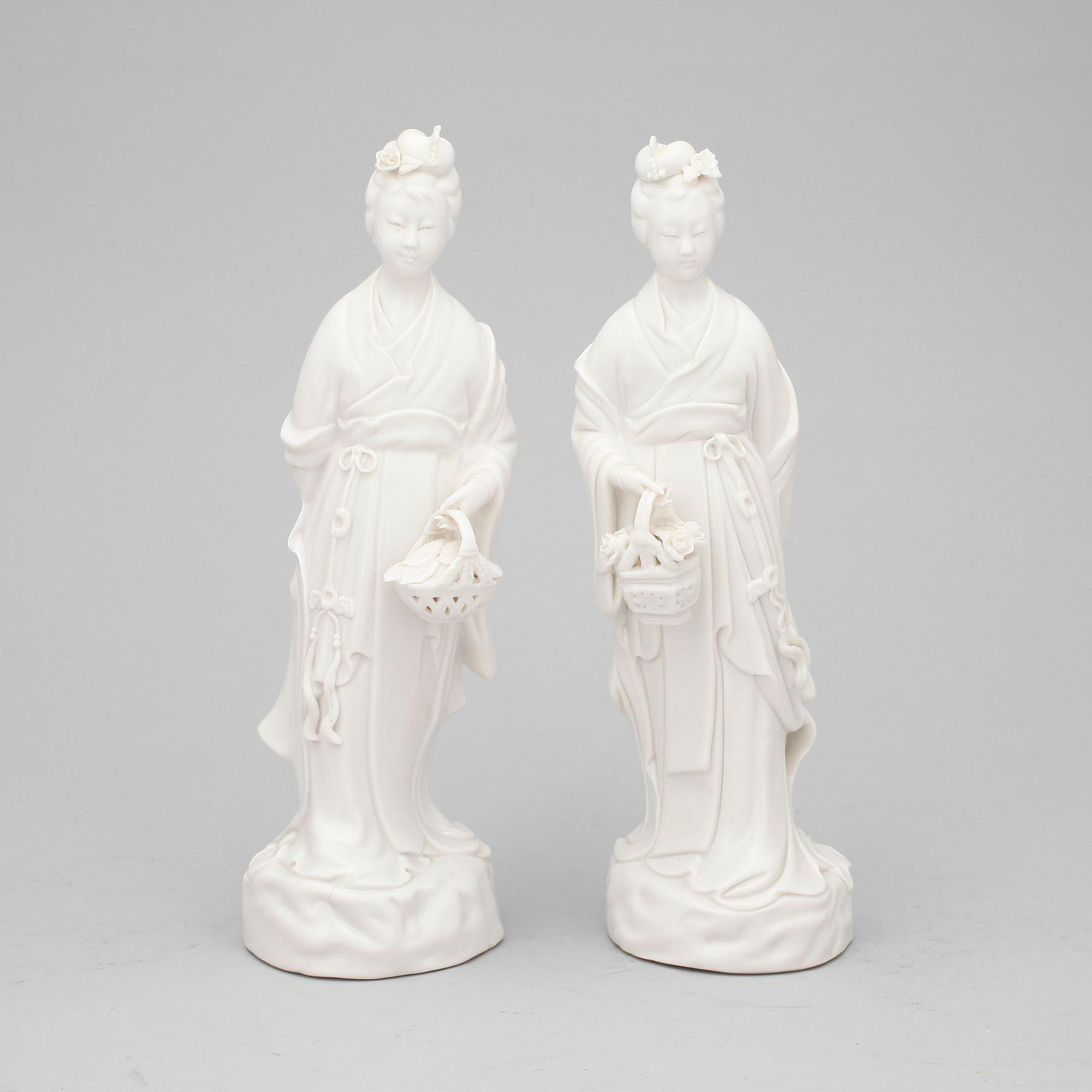 FIGURINER, ett par, blanc de chine, 1900/2000-tal.