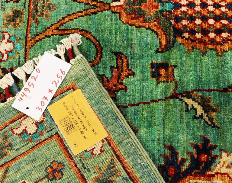 A Ziegler Ariana carpet, c. 307 x 256 cm.