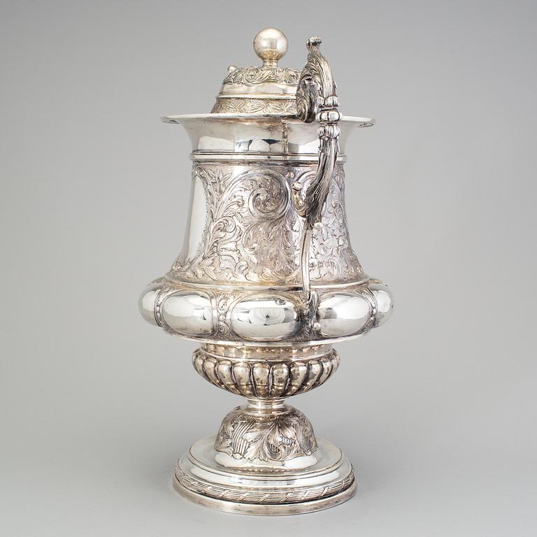 An English 19th century silver urn and cover, mark of John Newton Mappin, Mappin & Webb, London 1895.