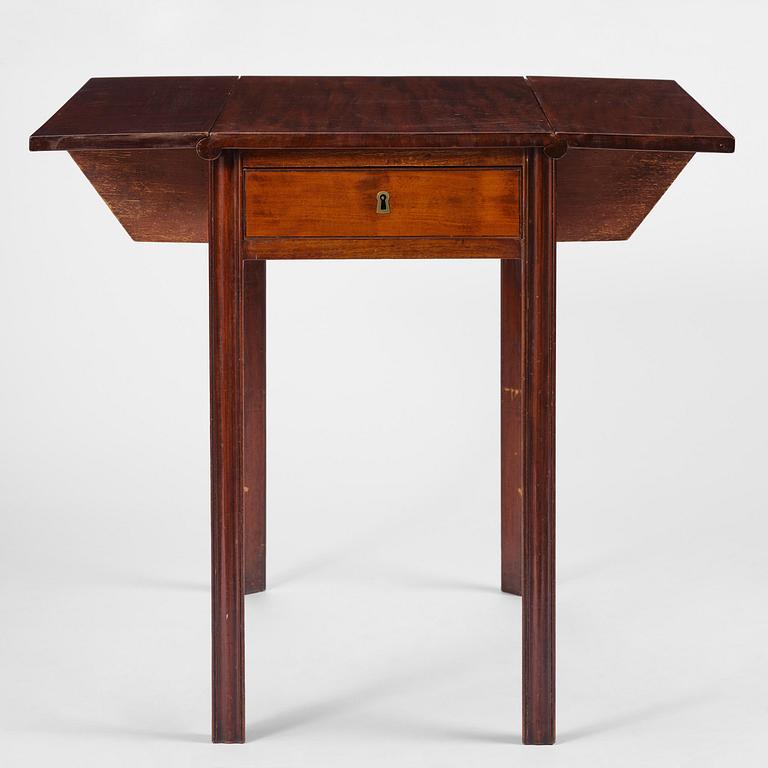 A late gustavian mahogny table.