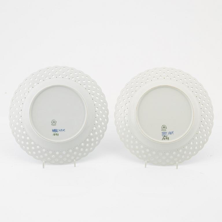 Royal Copenhagen, fat, ett par, porslin, "Musselmalet helblonde", Modellnummer 1/1098, Danmark.