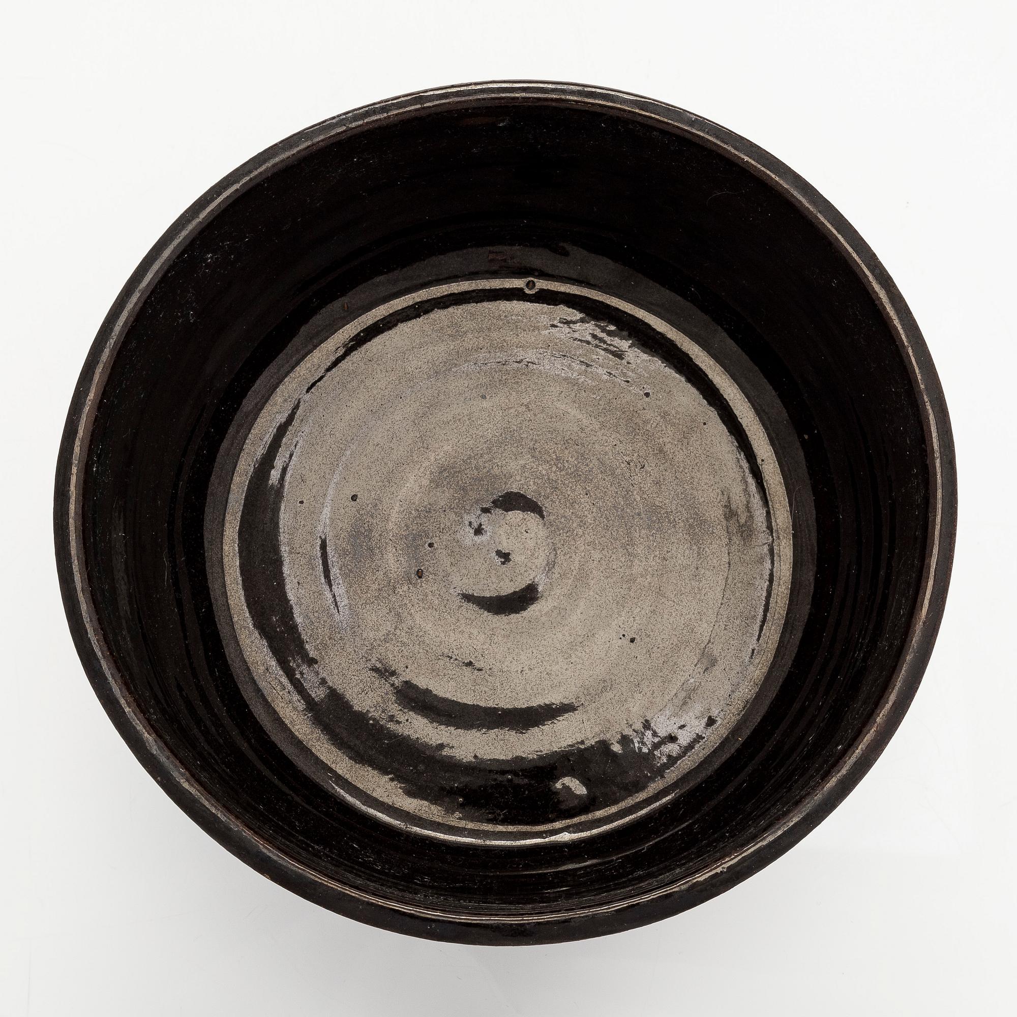 Marita Lybeck, A ceramic bowl, signed ML.