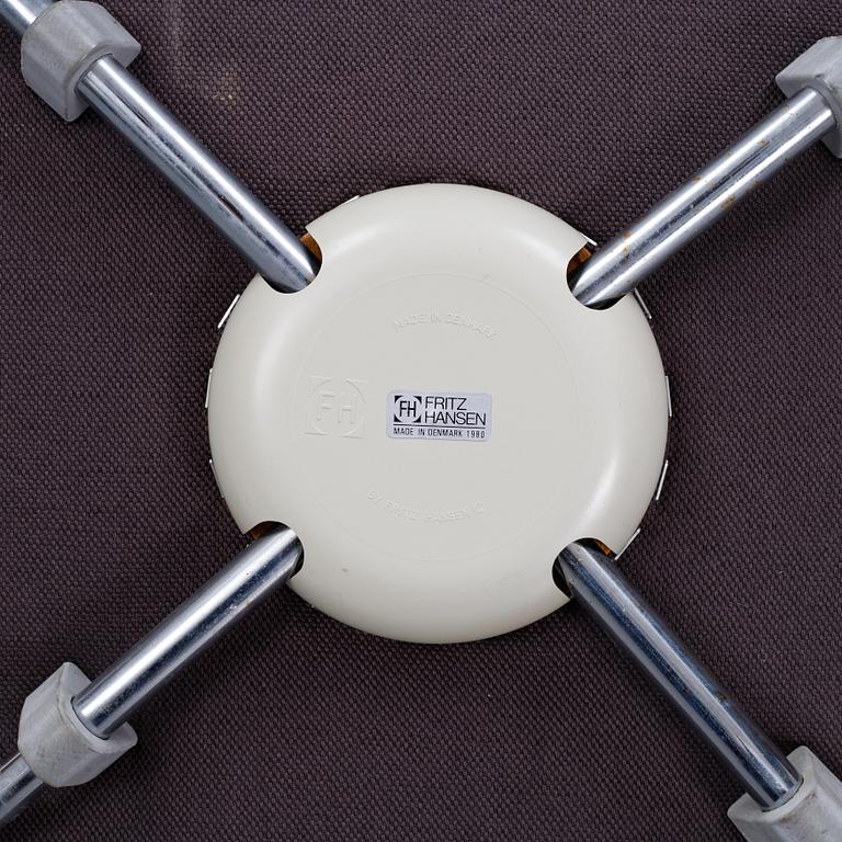 Arne Jacobsen, stolar, 10st, "Sjuan", Fritz Hansen, 1980.