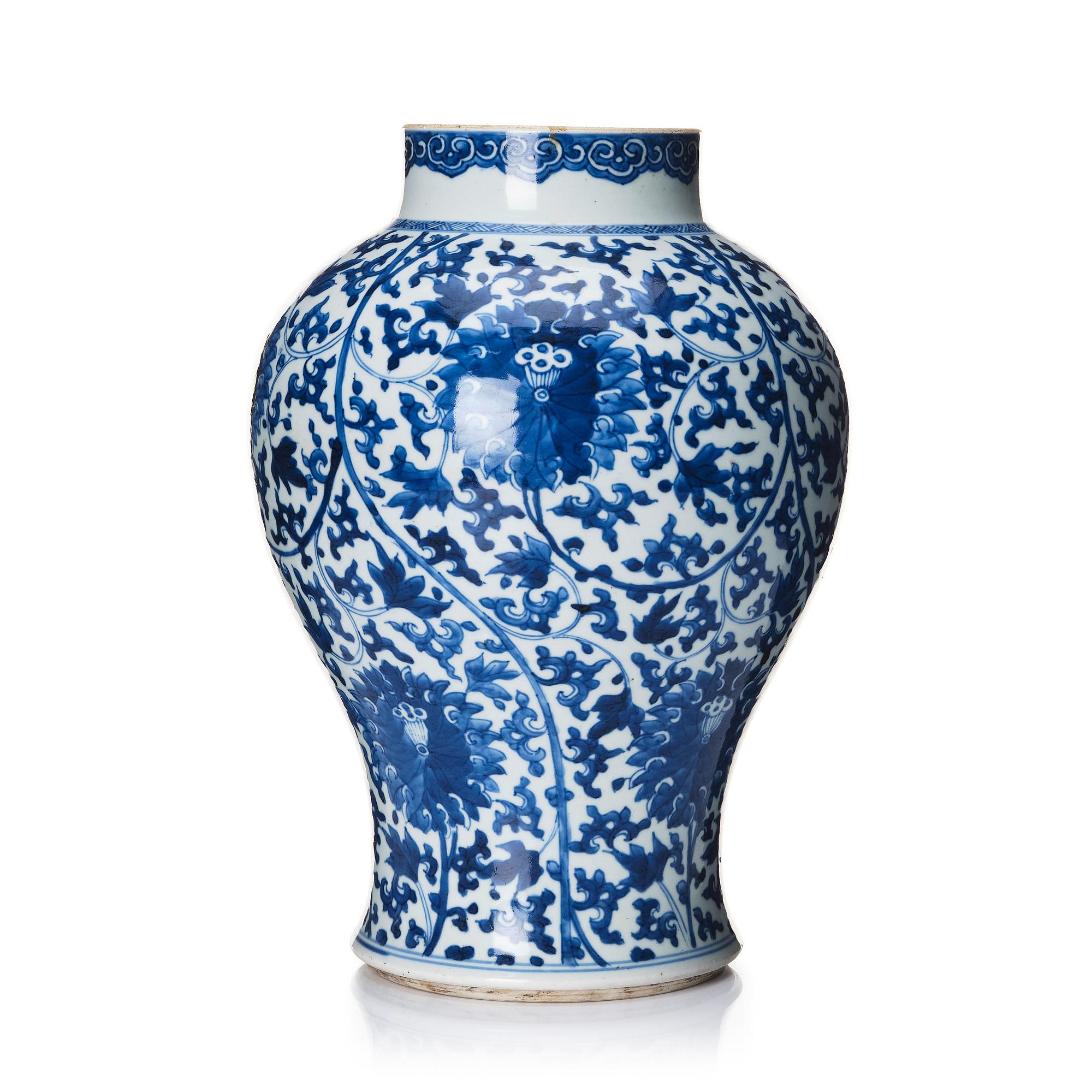 A blue and white lotus jar, Qing dynasty, Kangxi (1662-1722).