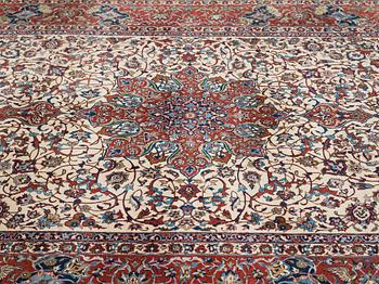 MATTO, a carpet, Old Esfahan, part silk, ca 327 x 209 cm.