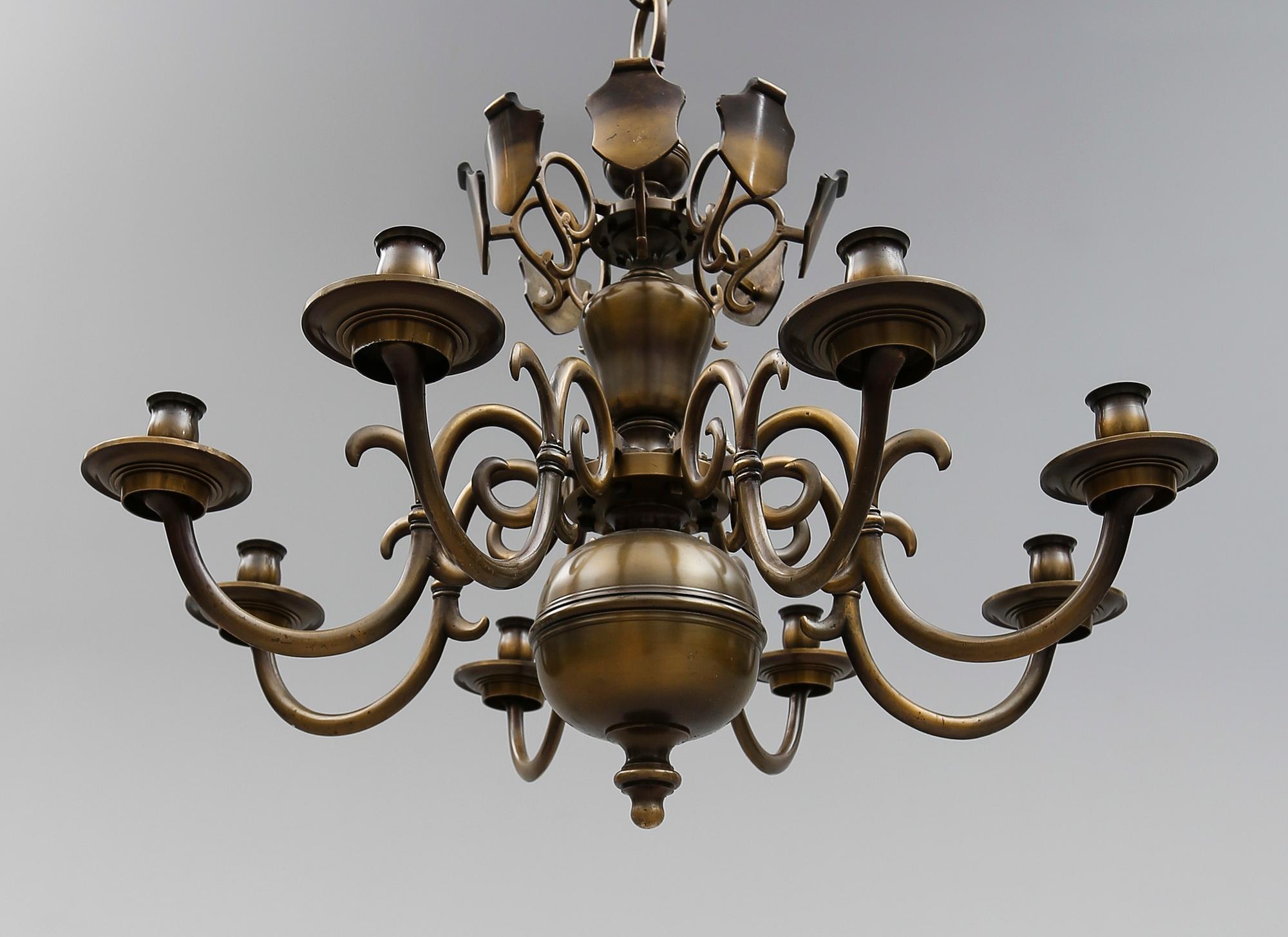TAKLAMPA, barockstil, 1900-talets första hälft. Höjd ca 65 cm.