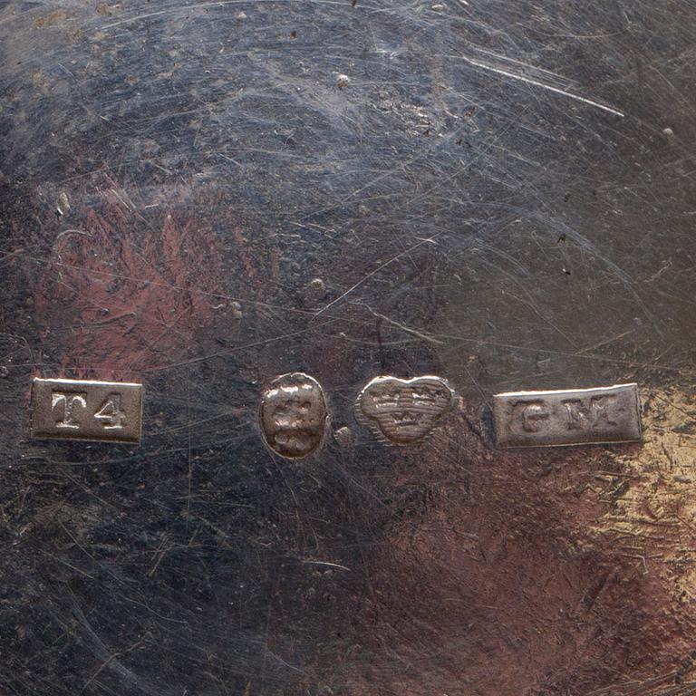 SALTKAR, BÄGARE samt GRÄDDSNÄCKA, silver, Ryssland och Sverige. Vikt tot. 171 g.