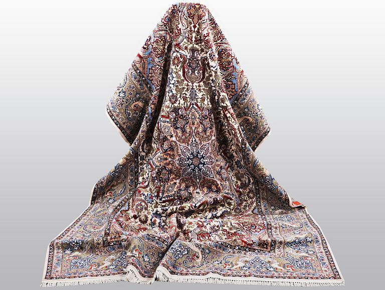 Matto, Old Esfahan, part silk, ca 312 x 203 cm.