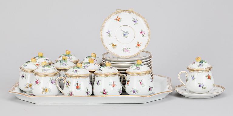 CREMÉKOPPAR,  porslin, 14 delar, Tyskland, 1900-talets början.