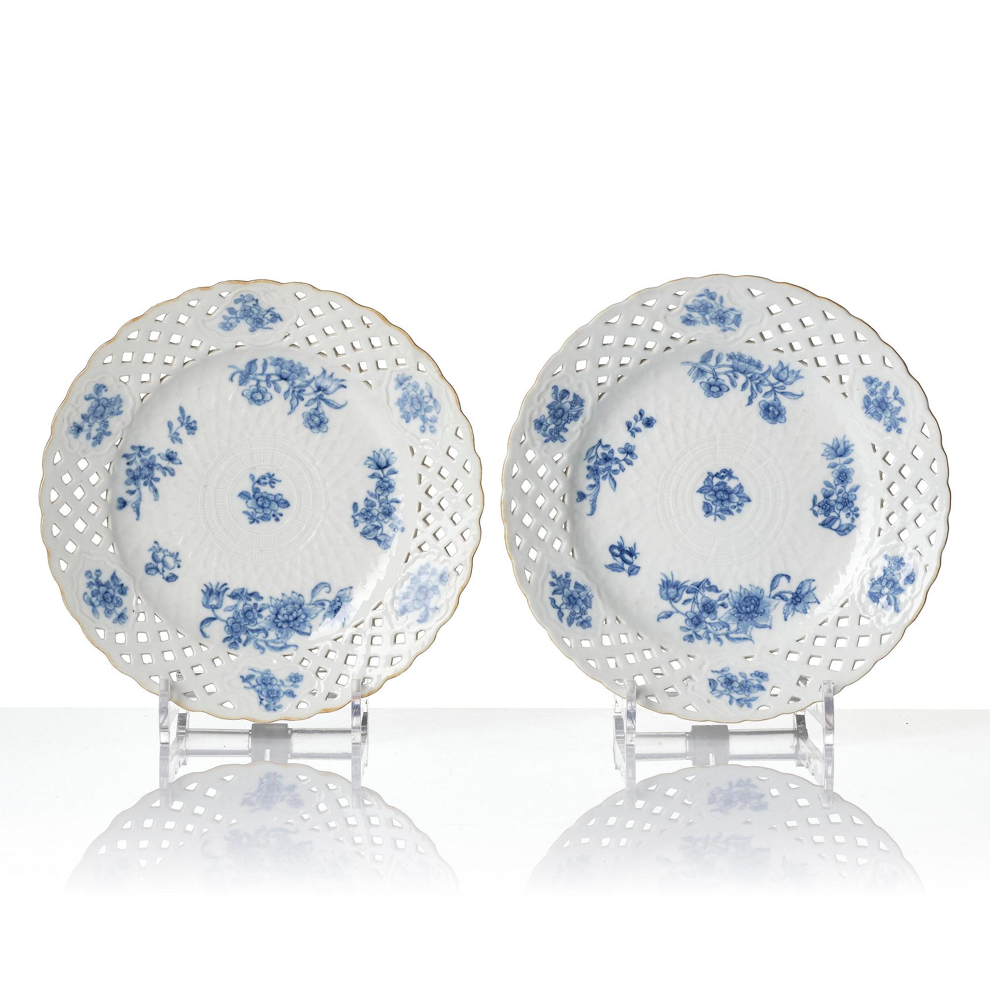 A set of 11 blue and white dessert plates, Qing dynasty, Qianlong (1736-95).