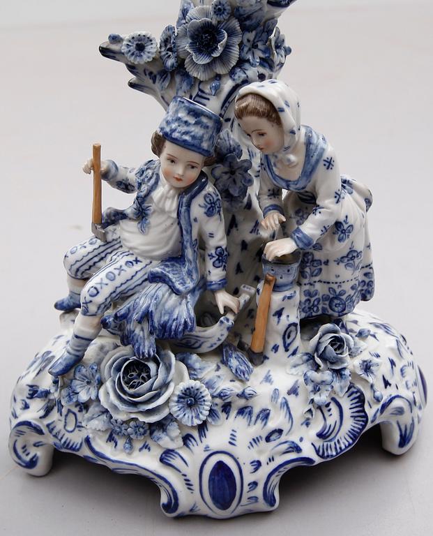 LJUSSTAKAR, 1 par, porslin, Österrike, 1900-talets första hälft.