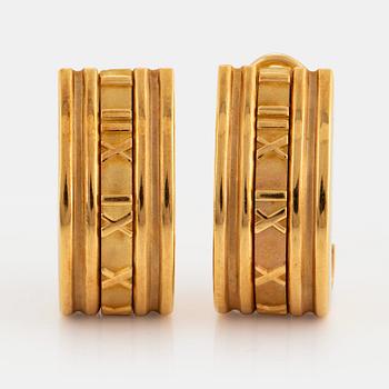 A pair of Tiffany "Atlas" earrings in 18K gold.