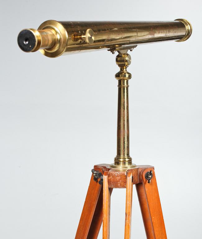 TUBKIKARE, STATIV samt FODRAL, omkring år 1900.