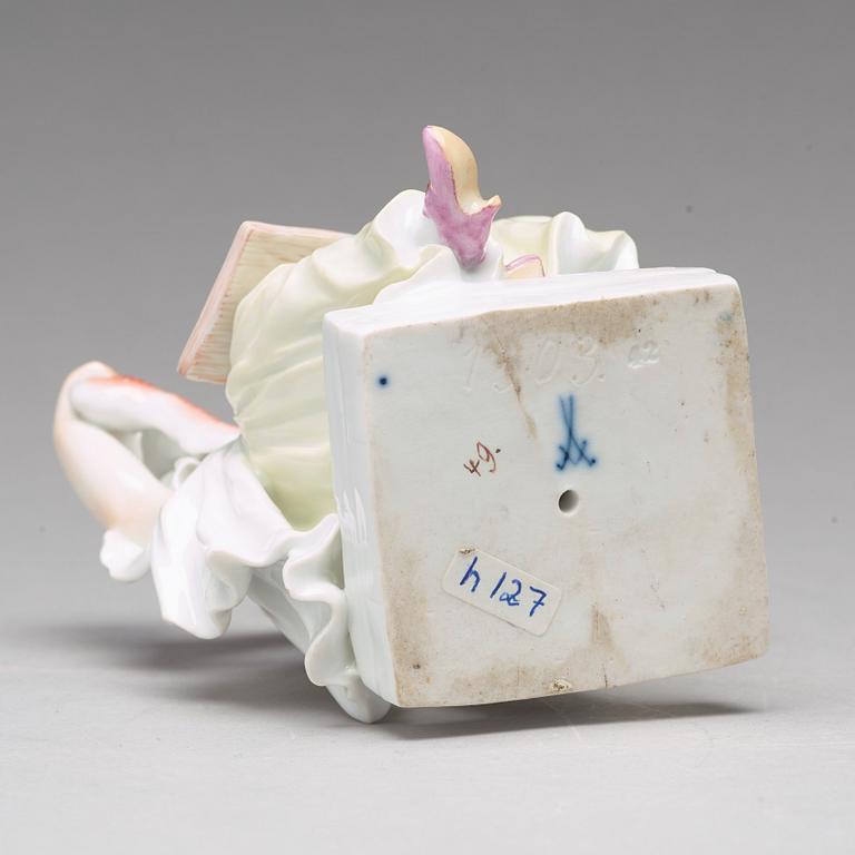 FIGURIN, porslin. "Tillredning av hare". Meissen, 1800-talets andra hälft.
