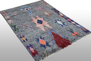 A arpet, Morocco Berber,  ca 275 x 178 cm.