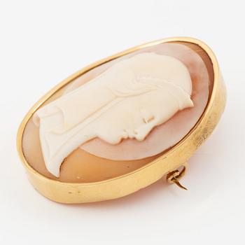 Brooch/pendant 18K gold with a shell cameo.