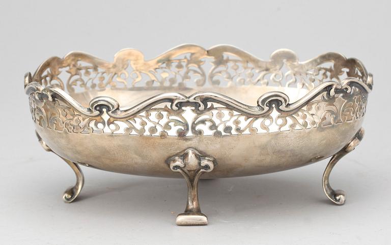 SKÅL, silver, Copper Brothers & sons, Sheffield, England, 1904-05. Vikt ca 334 gram.