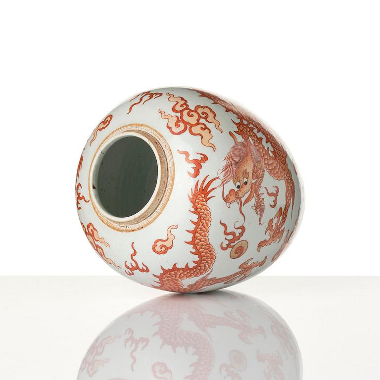 A 'dragon' jar, late Qing dynasty, 19th century.