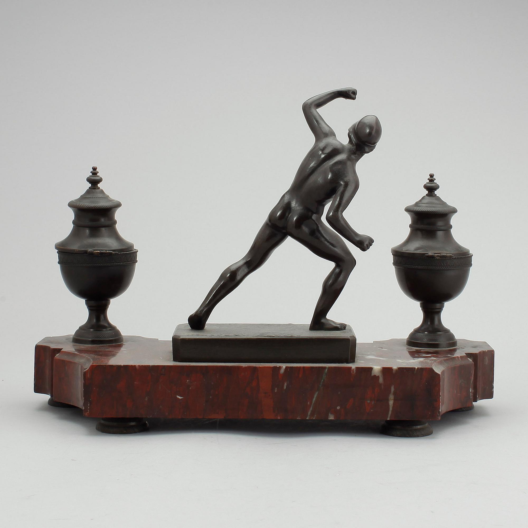 BORDSUPPSATS, marmor och brons, empiretyp, 1800-tal, bär otydl. signatur.