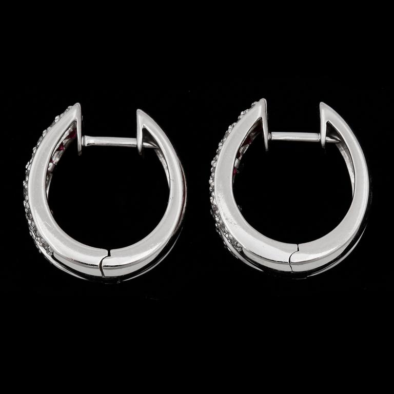 ÖRHÄNGEN, ett par, 18k vitguld med rubiner tot ca0,75ct och briljantslipade diamanter tot ca0,36ct. 2000-tal. Vikt 9,6g.