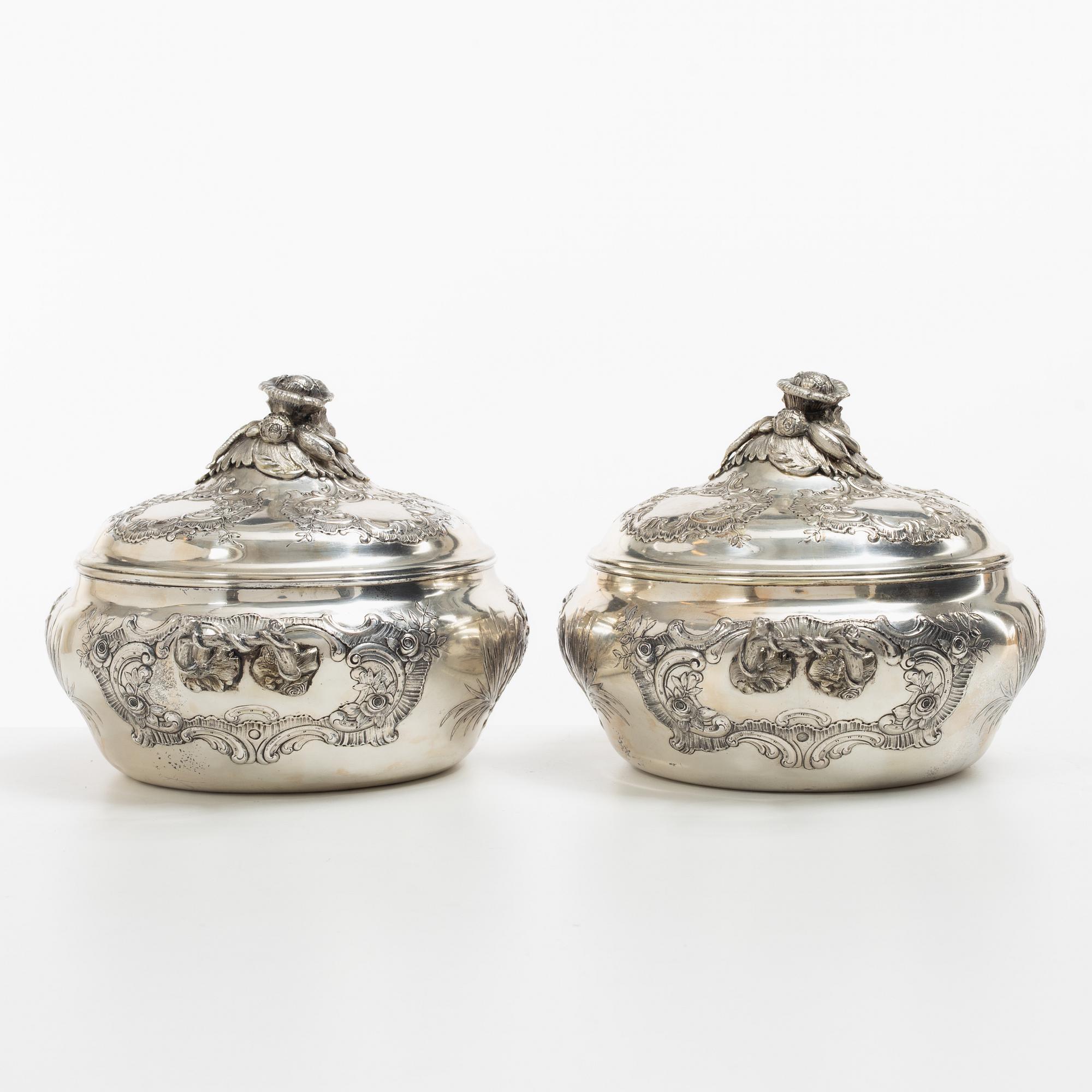 A pair of French silver tureens, circa 1900.