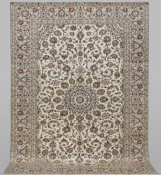 A carpet, Kashan, ca 289 x 188 cm.