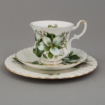 KAFFESERVIS, 29 delar, benporslin, "Trillium", Royal Albert, England, 1900-talets mitt.