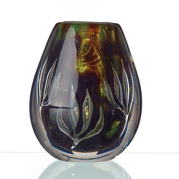 An Edvin Öhrström 'ariel' glass vase, Orrefors, Sweden 1957.