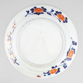 A large imari serving dish, Japan, Meiji (1868-1912).