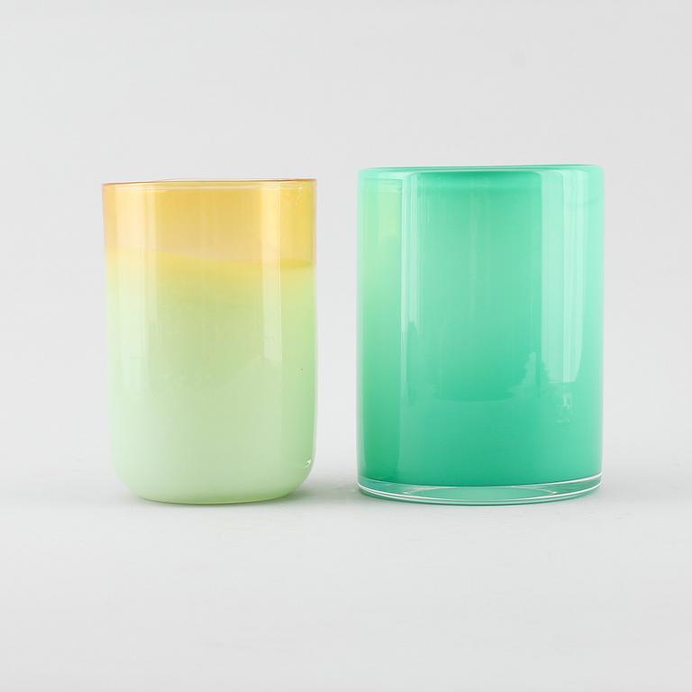 VASER, 2 st, glas, 1900-talets andra hälft.