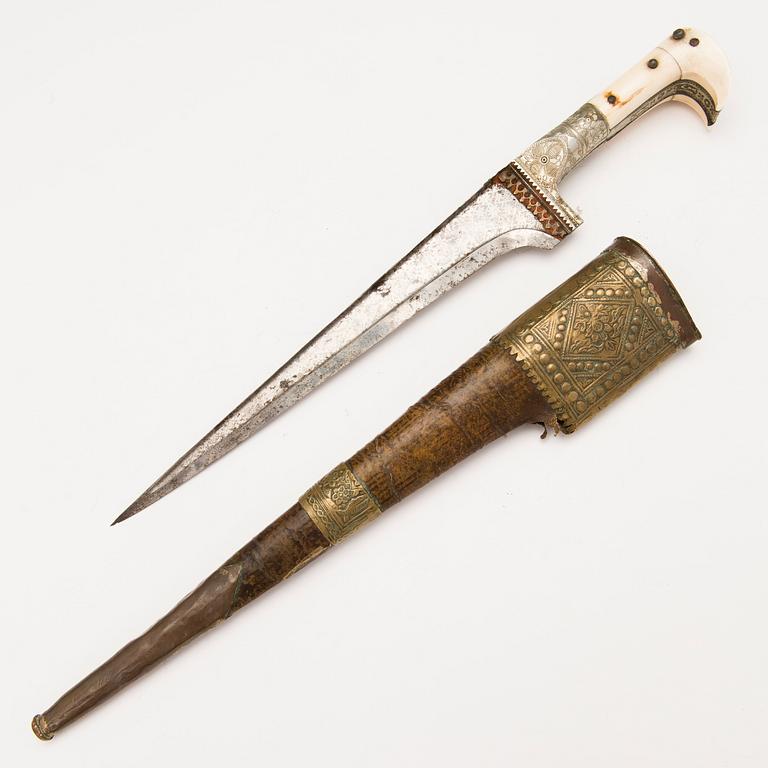 An Indo-persian Pesh-kabz dagger, 1800/1900s.