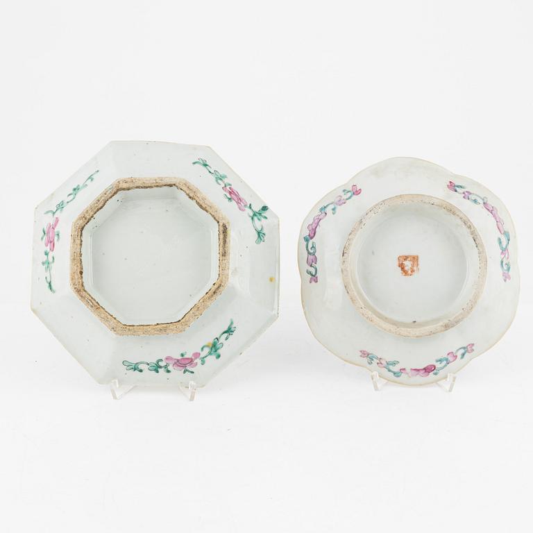 Skålar, fem stycken, porslin. Kina, Qingdynastin, 1800-/1900-tal.